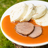 RAJSKÁ S HOUSKOVÝM KNEDLÍKEM 