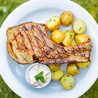 TEXAS STEAK S HRANOLKY A DOMÁCÍ TATARKOU
